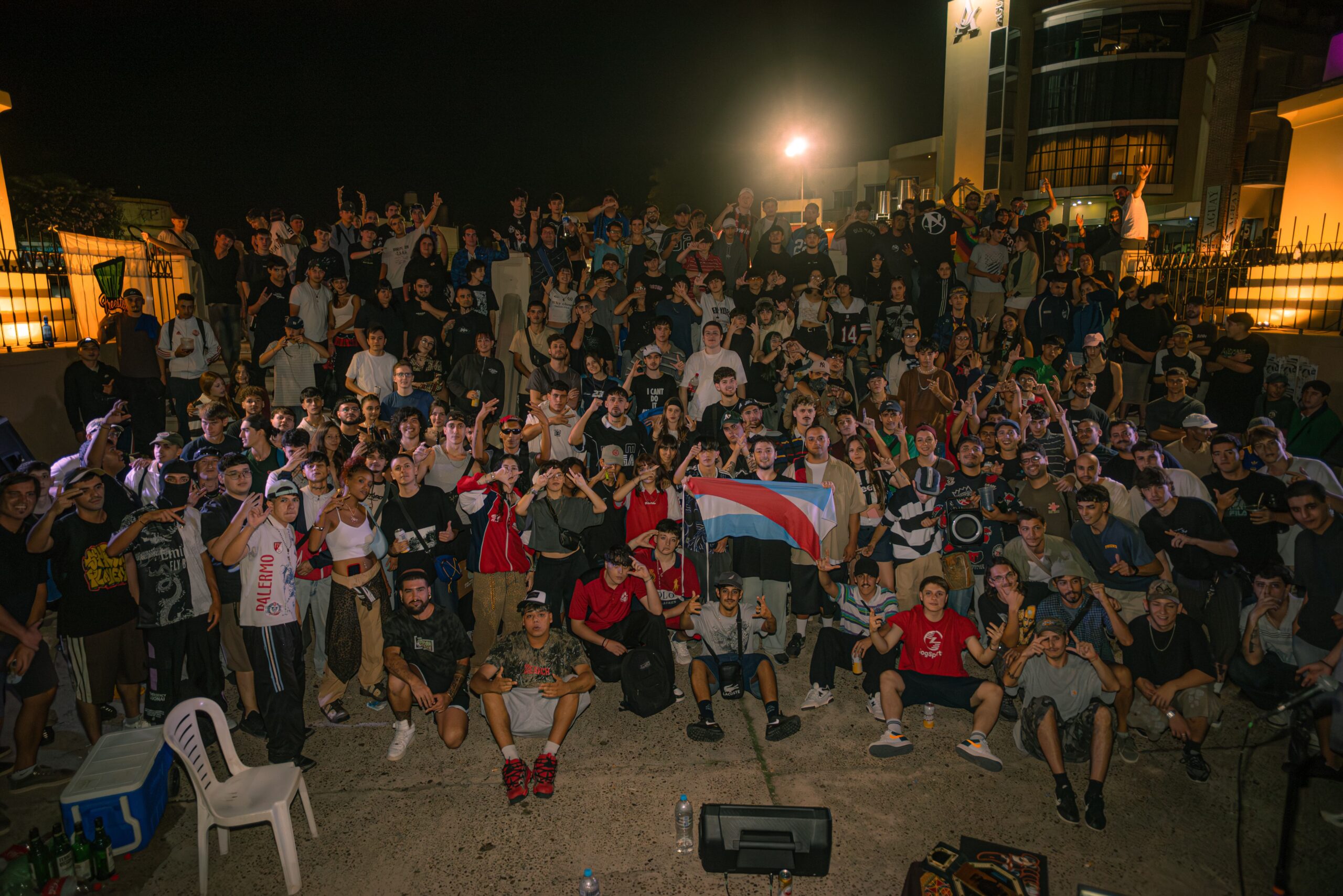 Competidores de Entre Freestyle durante una batalla de rap en Gualeguaychú, única plaza argentina clasificatoria para Red Bull