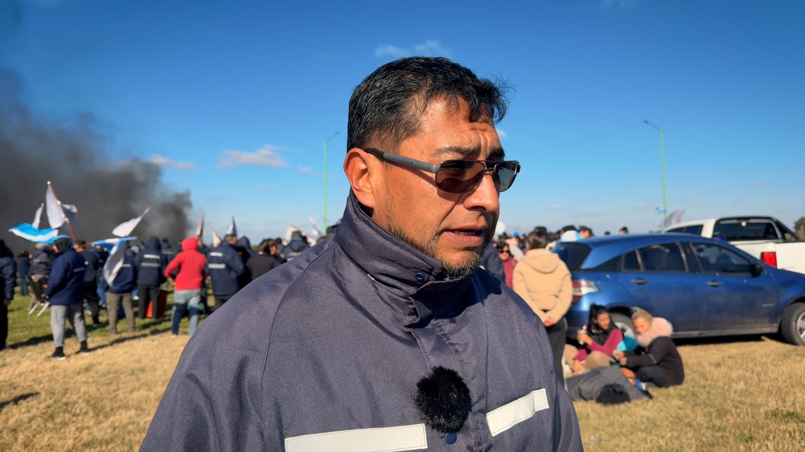 Trabajadores despedidos del Parque Industrial Gualeguaychú durante una protesta en reclamo por la reincorporación laboral.