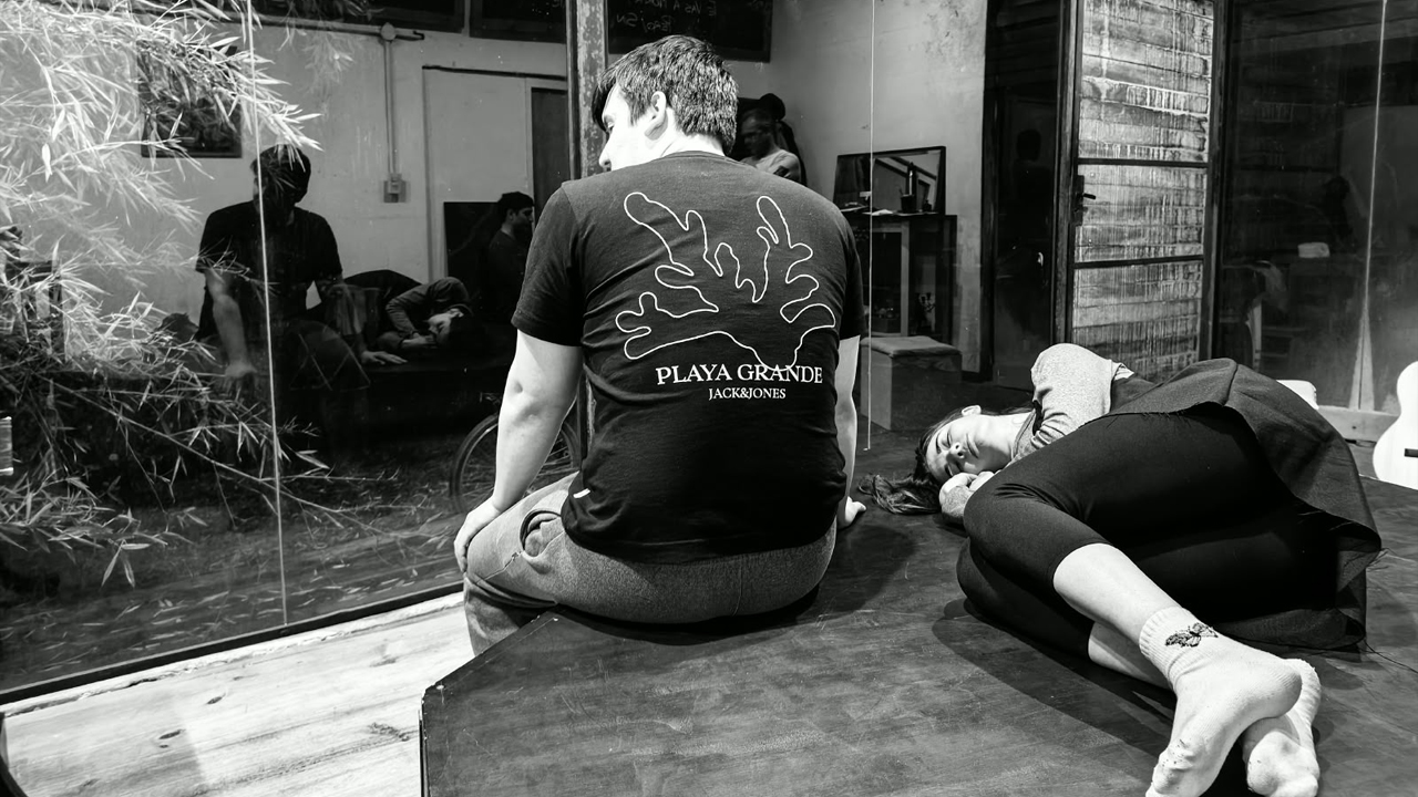 obra de teatro 10 Gramos de Amor ensayando en Sinergia Teatral.